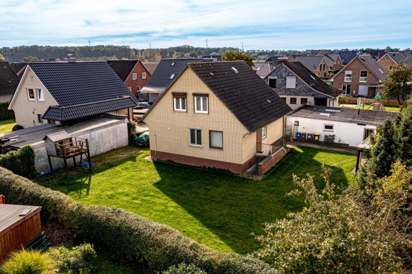 Einfamilienhaus mit Vollkeller und Garage in ruhiger Sackgassenlage von Haseldorf!