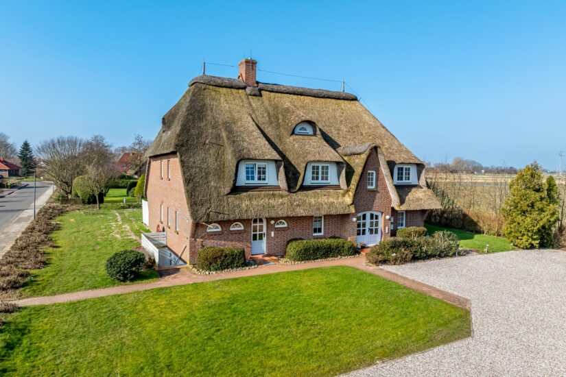 Kleine Wohnung in Nordseenähe… 1,5 Zimmer Eigentumswohnung unter Reet mit Terrasse!